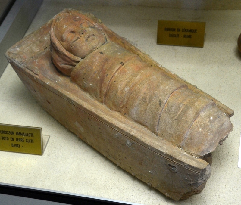 Bavay, Tomb of a baby